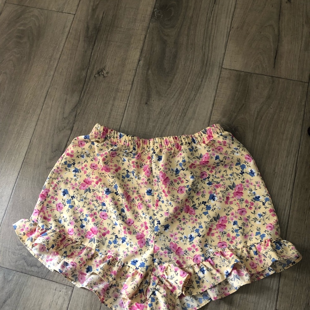 SHEIN Yellow Floral Ruffle Hem Shorts